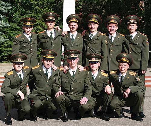 Андрей Ржавин где-то среди них